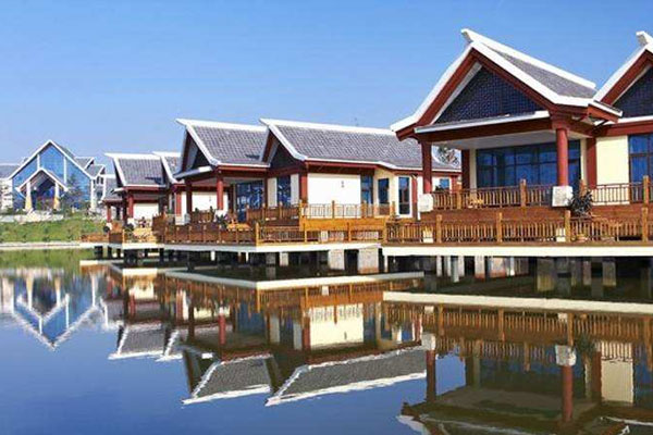 威海湯泊溫泉度假村+威海湯泊溫泉+雙人自助早餐·移步亦景、動(dòng)靜相宜，營(yíng)造一種遠(yuǎn)離塵囂，回歸自然的寧?kù)o，愜意的生活新方式